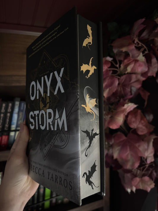 Onyx Storm (Wing and Claw Collection)
by Rebecca Yarros