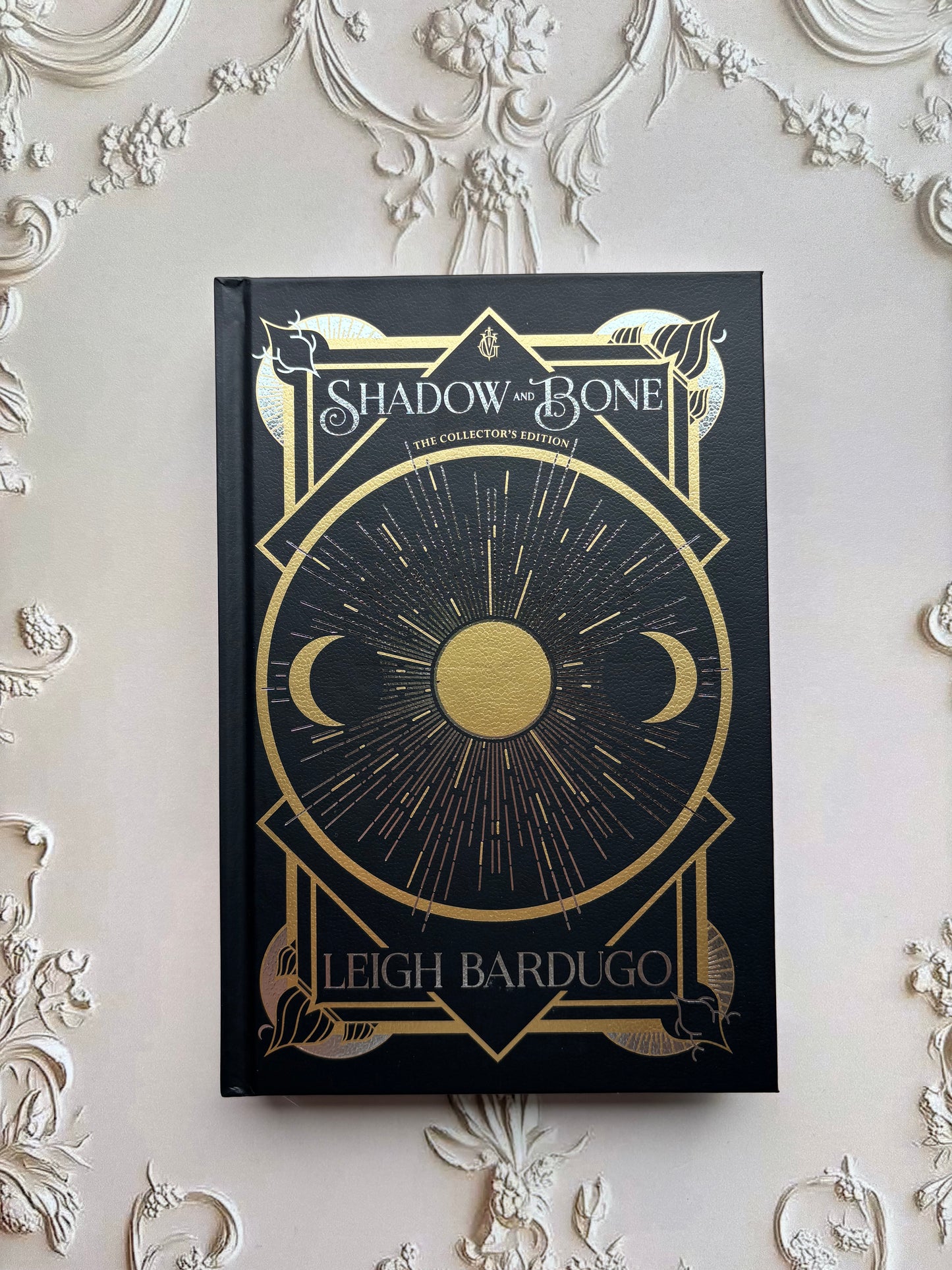 Shadow And Bone: The Collector's Edition